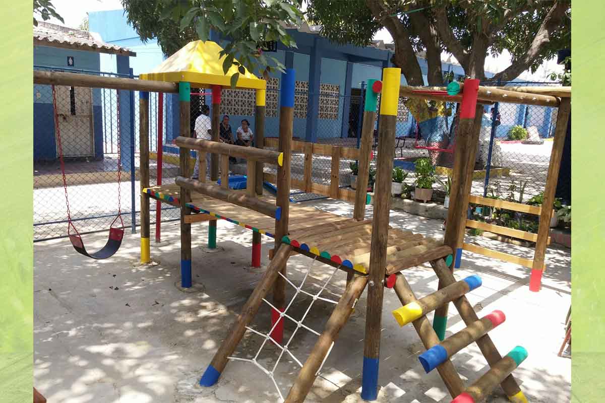 Parque infantil de madera “Bimbo de Colombia”