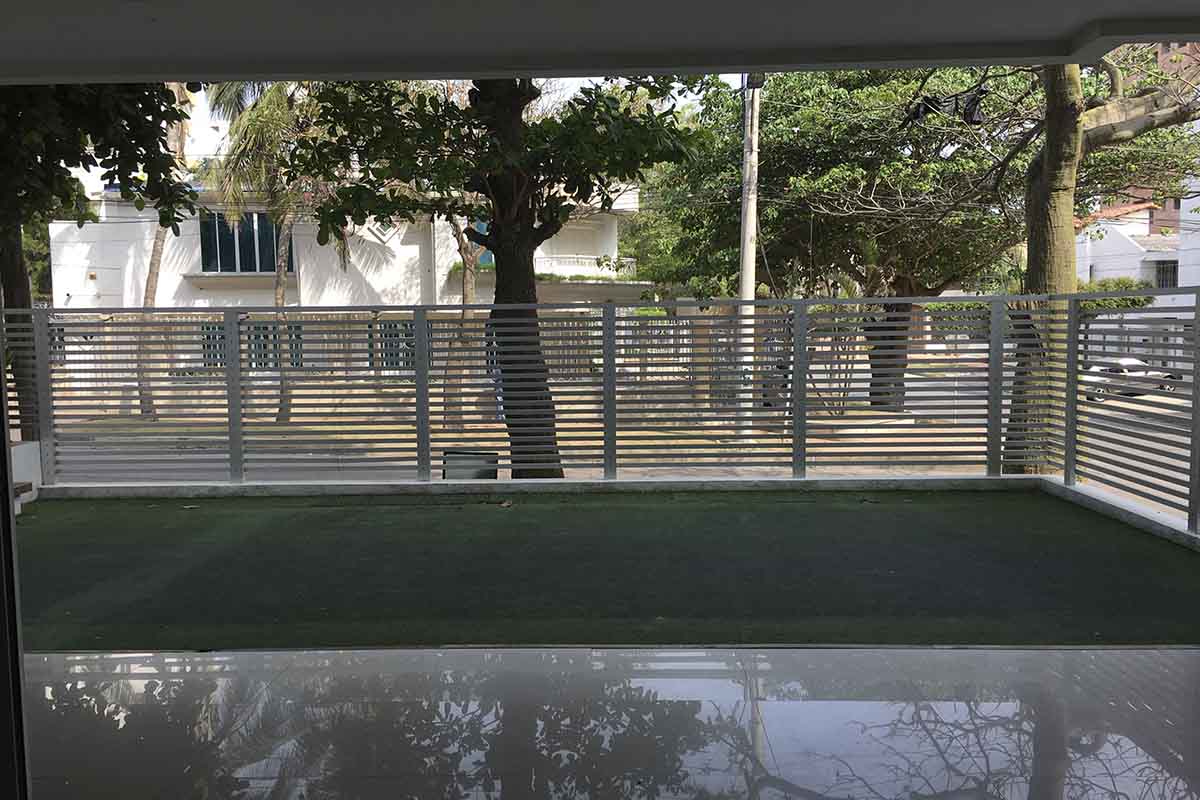 Instalación de grama sintética Edificio Gi Arbori