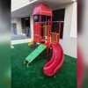Suministro e instalación de grama y mantenimiento de playground