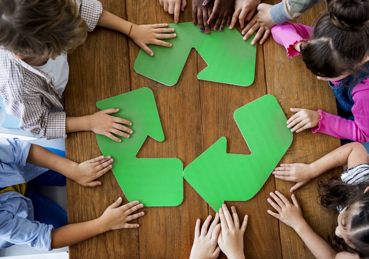 actividades con niños aprendiendo a reciclar